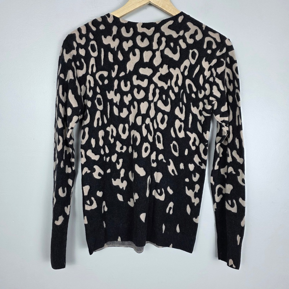 Bloomingdale's Cashmere Reverse Leopard Print Crew Neck Sweater XS Black Tan - Picture 2 of 6